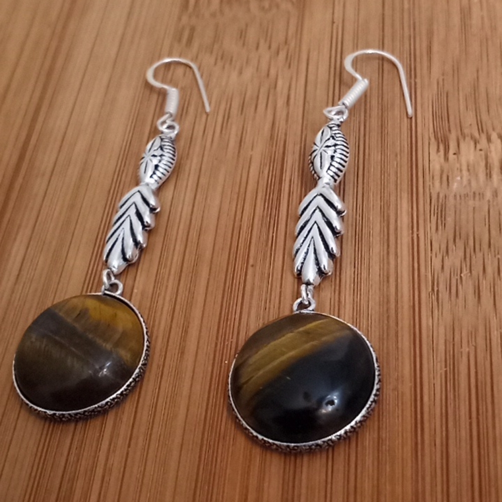 Fashion dangle earrings tigers eye.